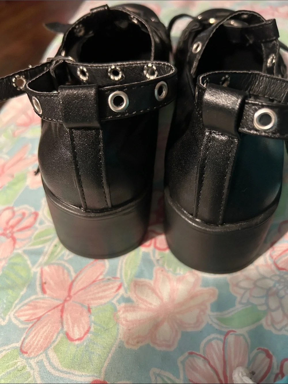 Women  Black Heart-Accent Mary Jane Shoes